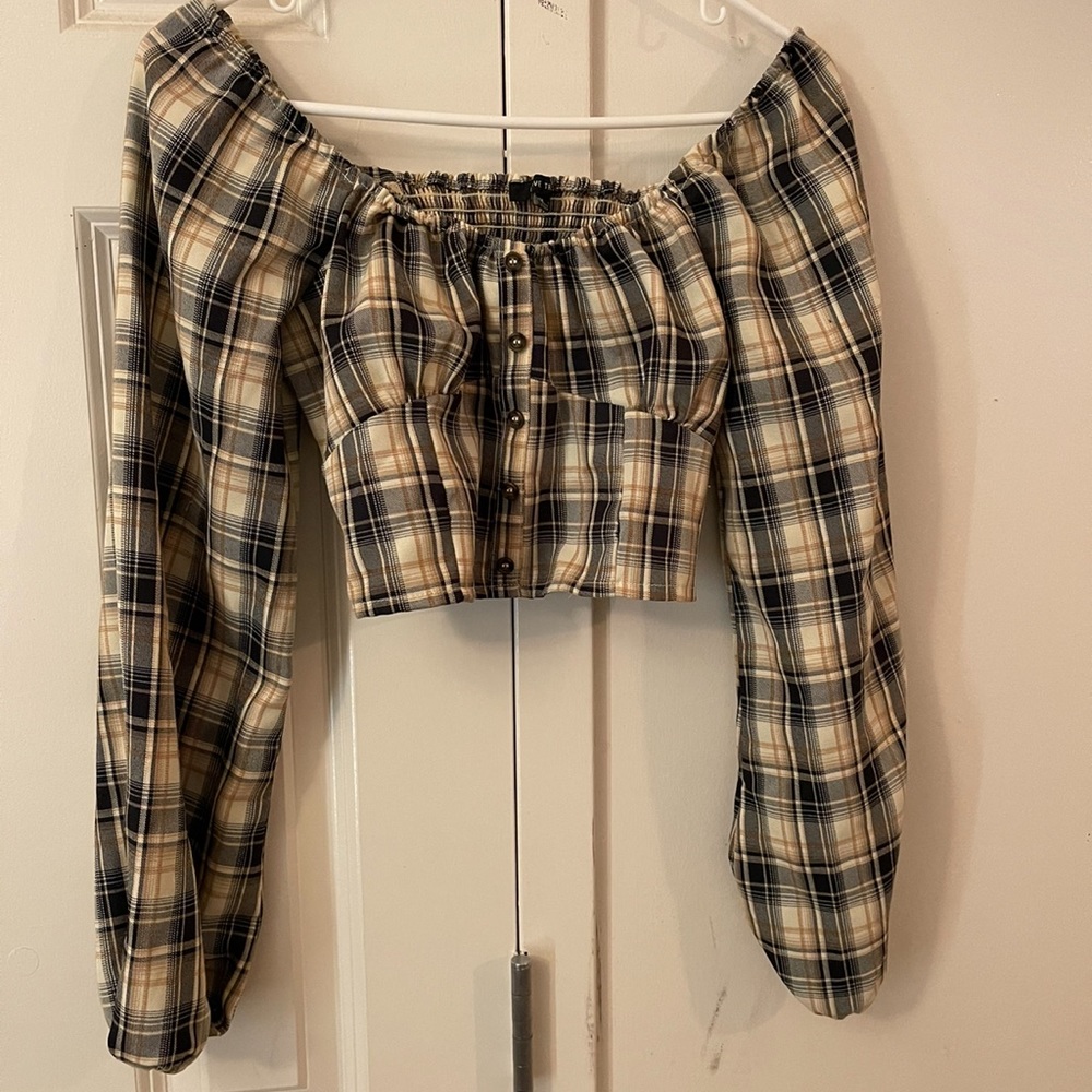 Love tree plaid crop top long sleeve peasant gently used size medium